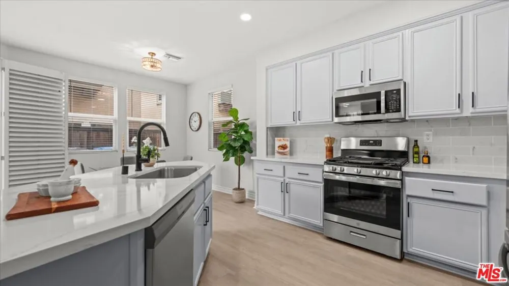 3608 W Chapman Lane Inglewood, CA 90305