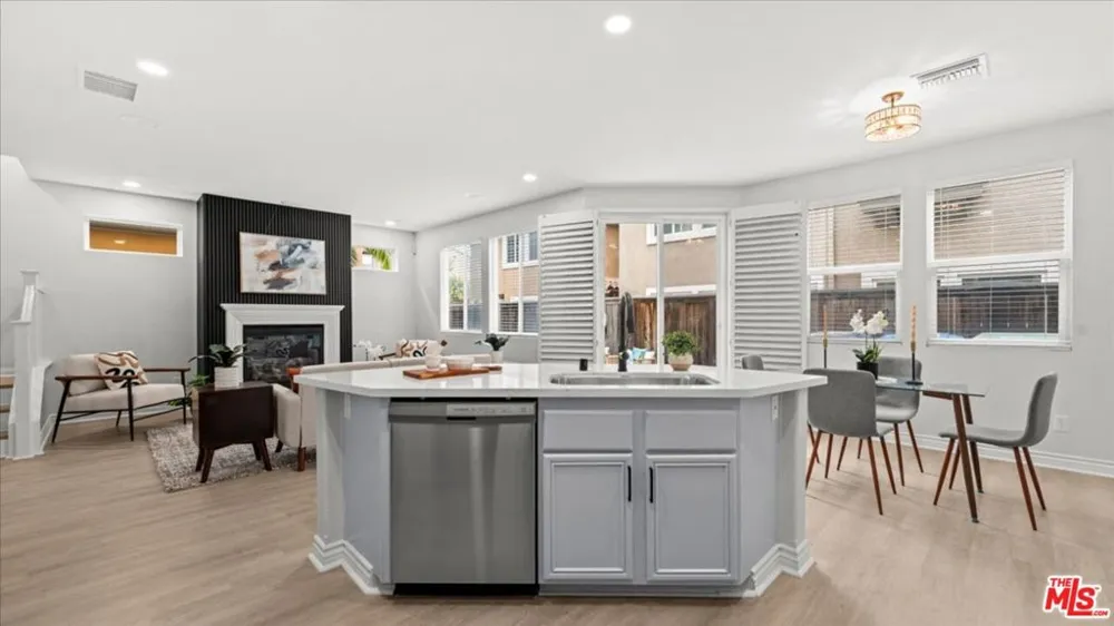 3608 W Chapman Lane Inglewood, CA 90305