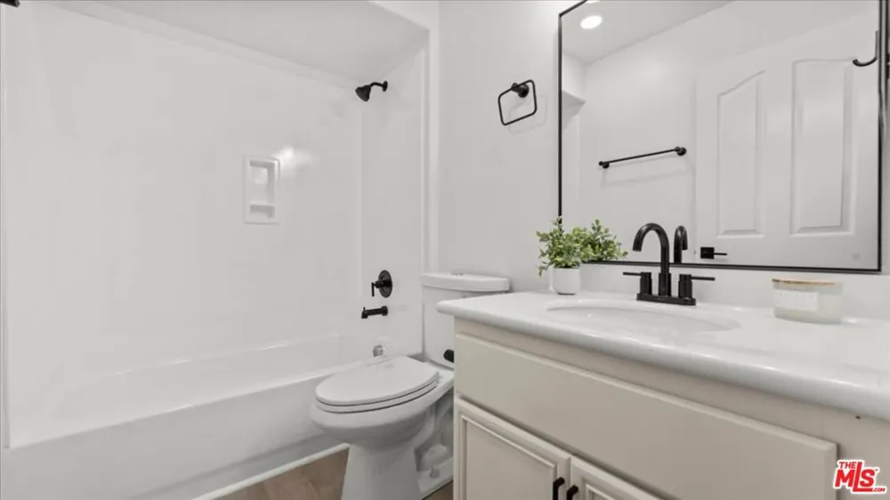 3608 W Chapman Lane Inglewood, CA 90305