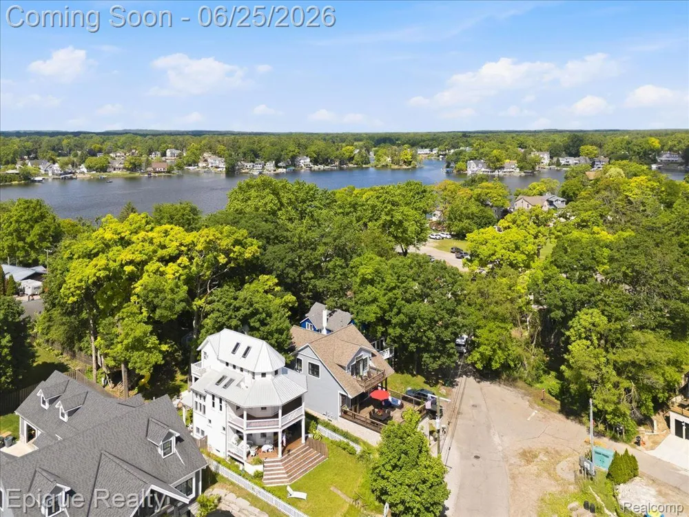 114 Bellevue Avenue Lake Orion Village, MI 48362