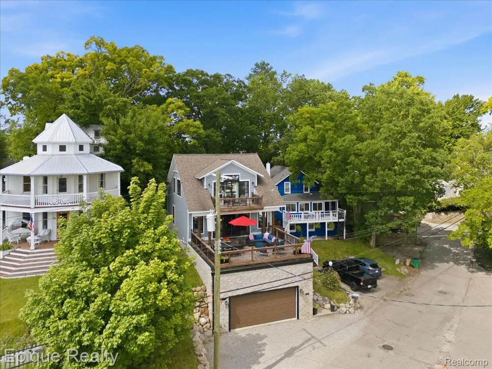 114 Bellevue Avenue Lake Orion Village, MI 48362