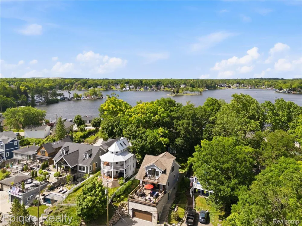 114 Bellevue Avenue Lake Orion Village, MI 48362