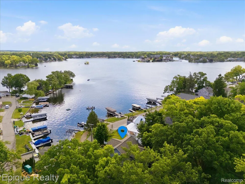 114 Bellevue Avenue Lake Orion Village, MI 48362