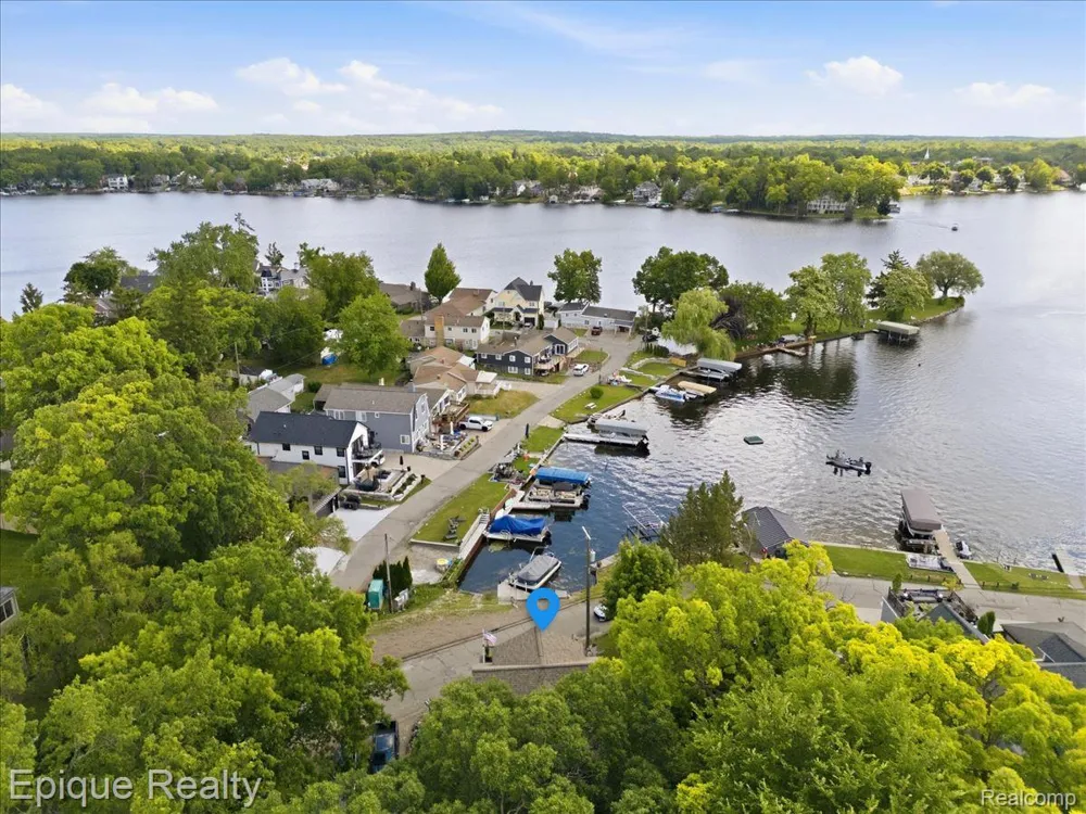 114 Bellevue Avenue Lake Orion Village, MI 48362