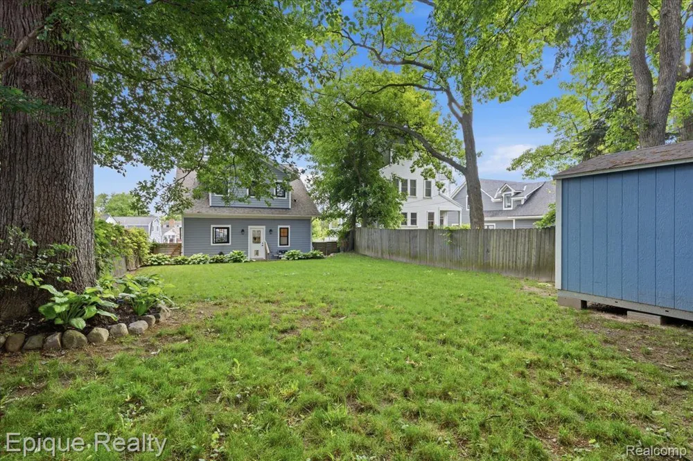 114 Bellevue Avenue Lake Orion Village, MI 48362