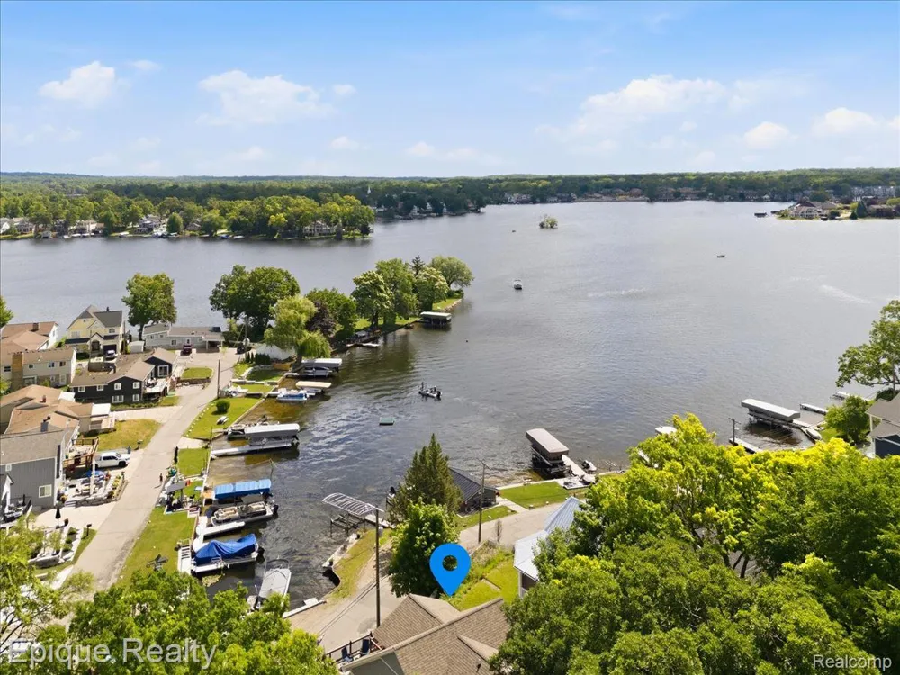 114 Bellevue Avenue Lake Orion Village, MI 48362
