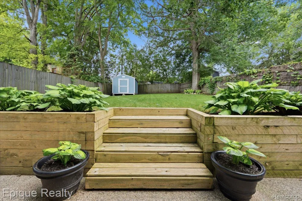 114 Bellevue Avenue Lake Orion Village, MI 48362