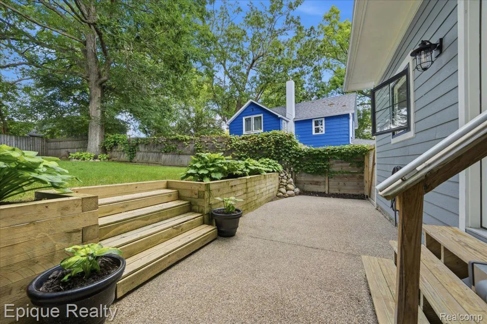 114 Bellevue Avenue Lake Orion Village, MI 48362