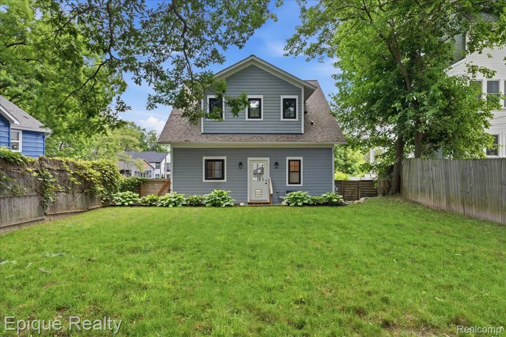 114 Bellevue Avenue Lake Orion Village, MI 48362