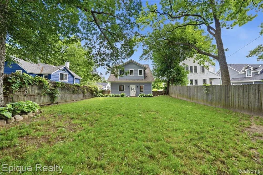 114 Bellevue Avenue Lake Orion Village, MI 48362