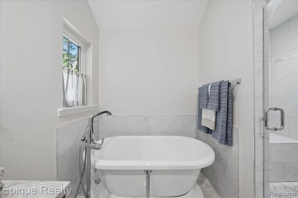114 Bellevue Avenue Lake Orion Village, MI 48362
