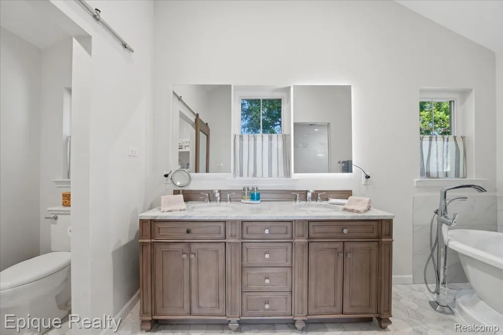 114 Bellevue Avenue Lake Orion Village, MI 48362