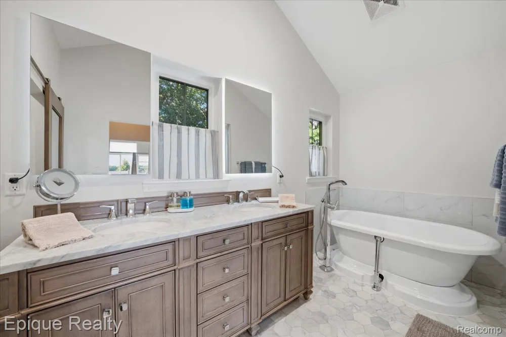 114 Bellevue Avenue Lake Orion Village, MI 48362