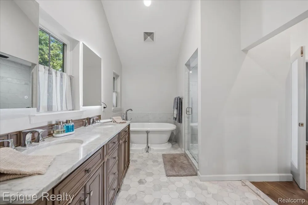 114 Bellevue Avenue Lake Orion Village, MI 48362