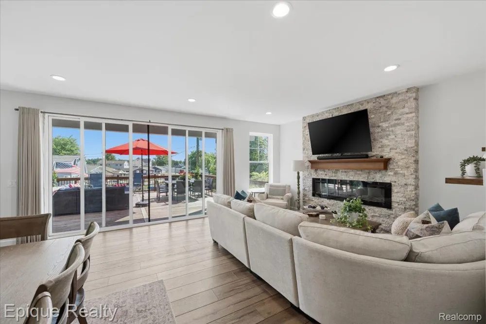 114 Bellevue Avenue Lake Orion Village, MI 48362