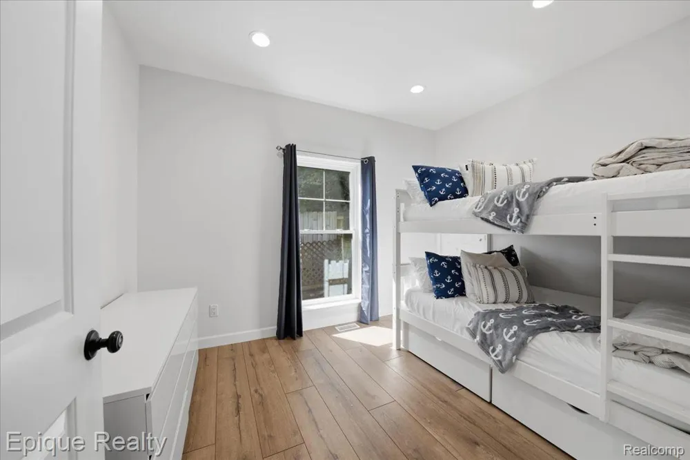114 Bellevue Avenue Lake Orion Village, MI 48362