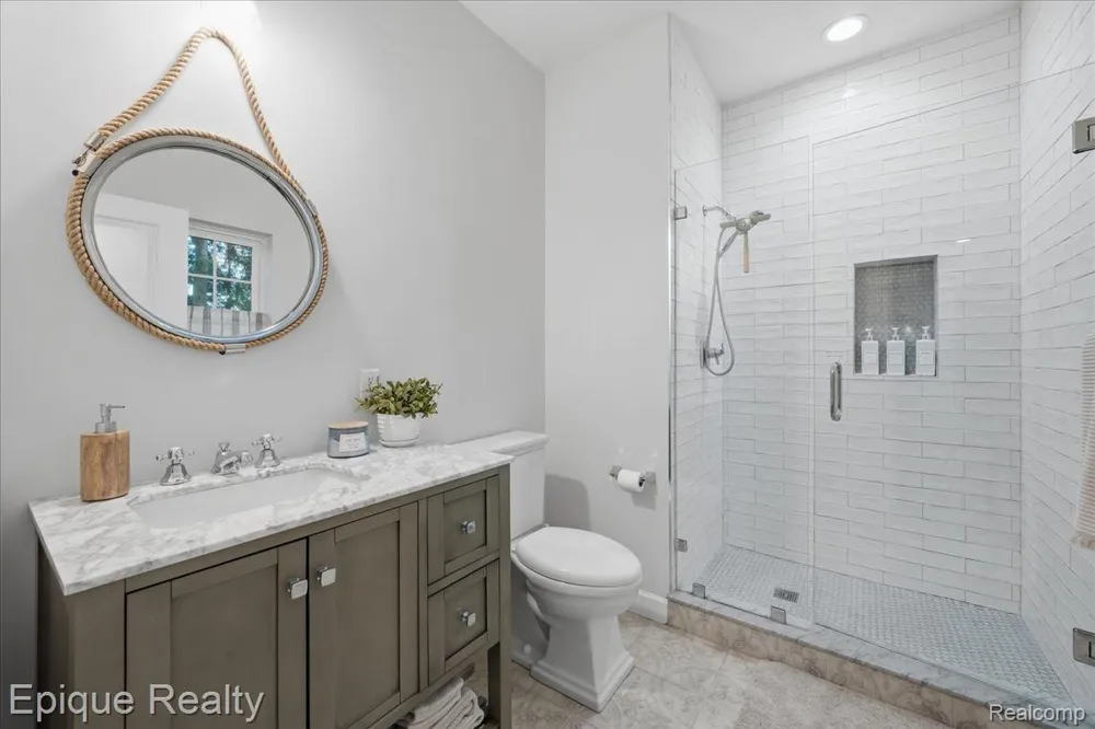 114 Bellevue Avenue Lake Orion Village, MI 48362
