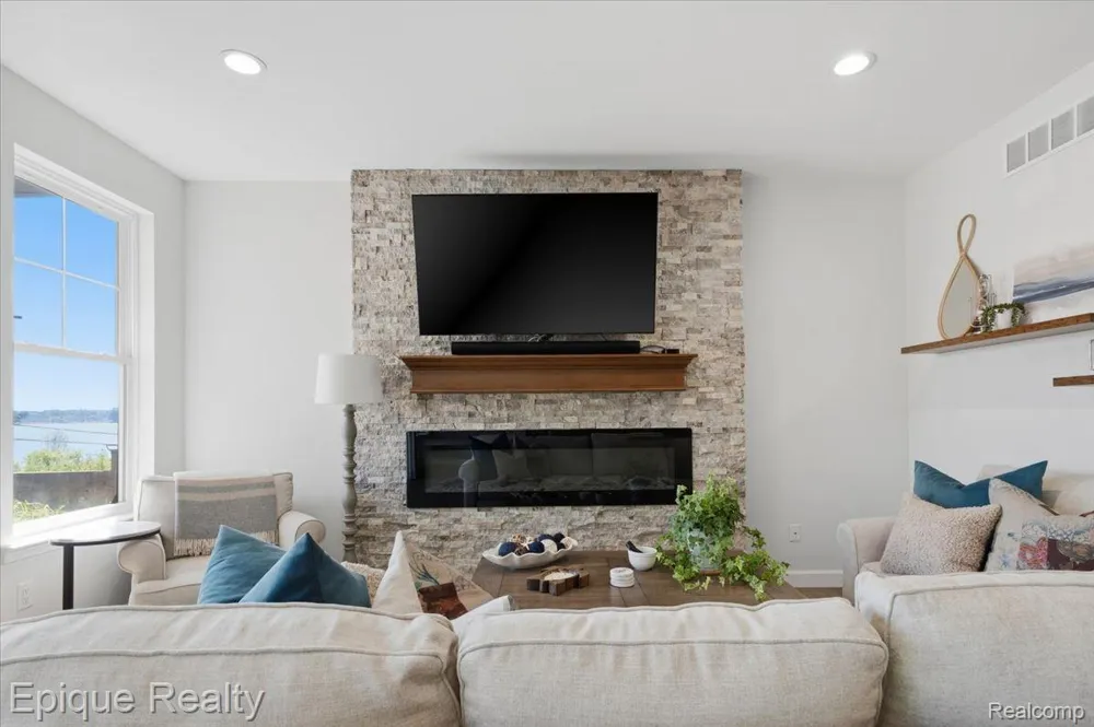 114 Bellevue Avenue Lake Orion Village, MI 48362