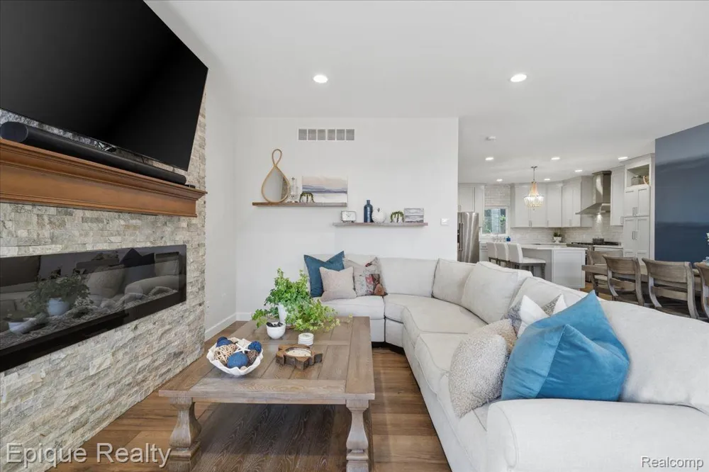 114 Bellevue Avenue Lake Orion Village, MI 48362