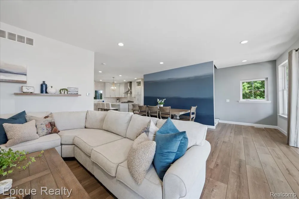 114 Bellevue Avenue Lake Orion Village, MI 48362