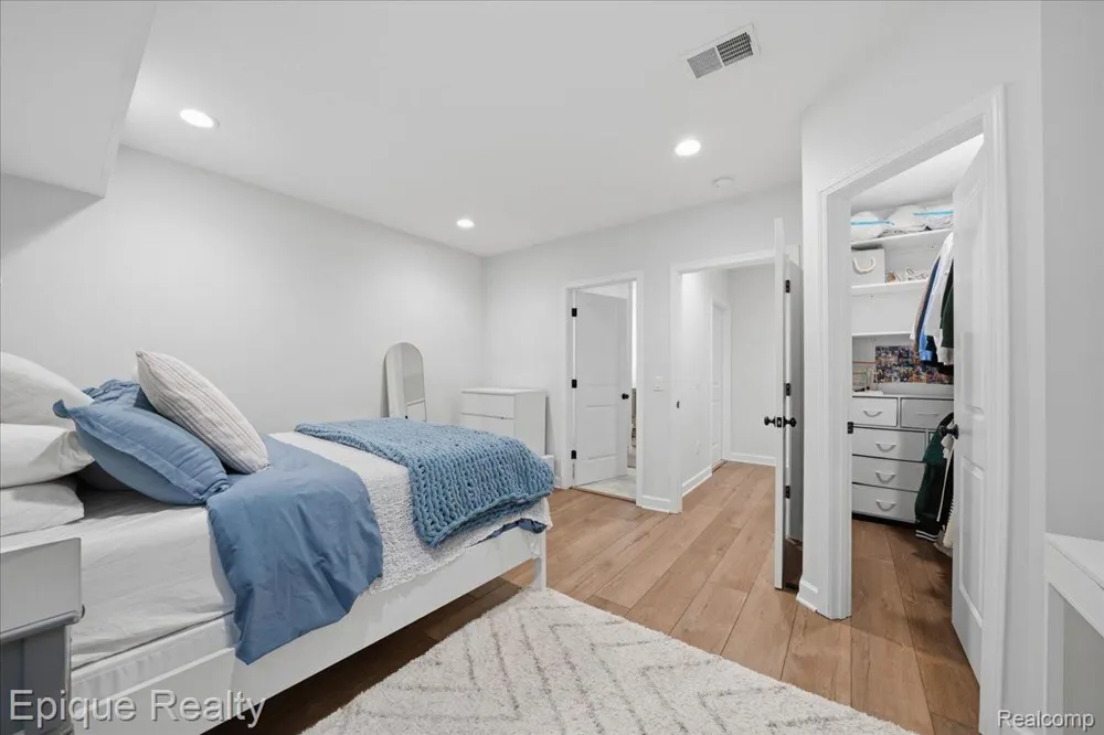 114 Bellevue Avenue Lake Orion Village, MI 48362