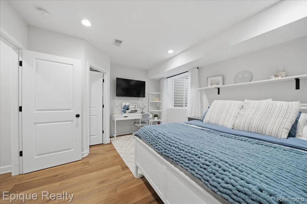 114 Bellevue Avenue Lake Orion Village, MI 48362