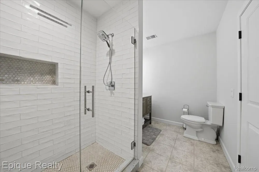 114 Bellevue Avenue Lake Orion Village, MI 48362