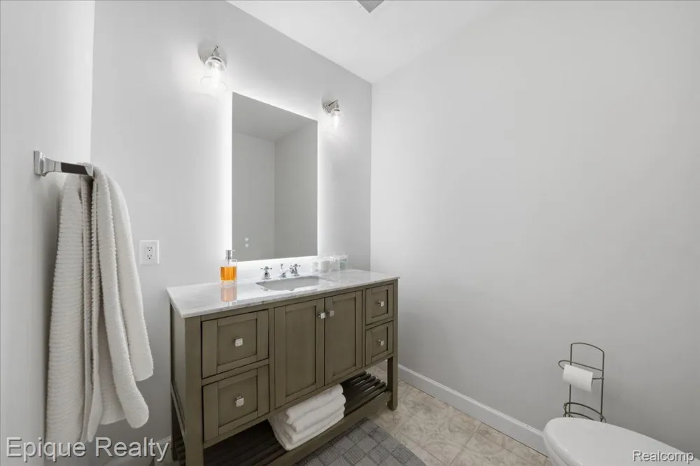 114 Bellevue Avenue Lake Orion Village, MI 48362