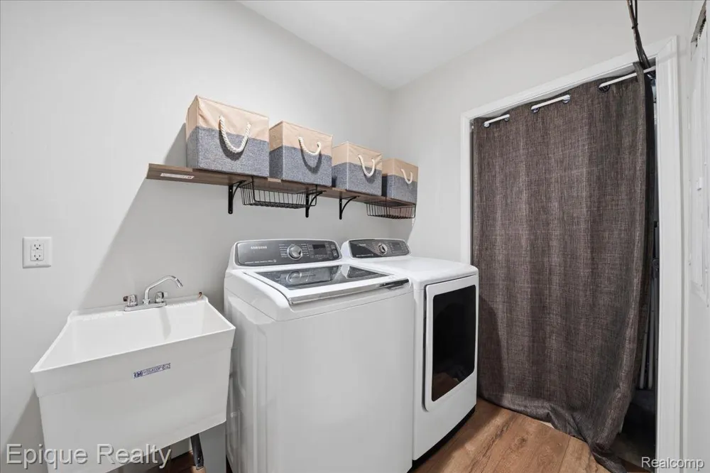 114 Bellevue Avenue Lake Orion Village, MI 48362