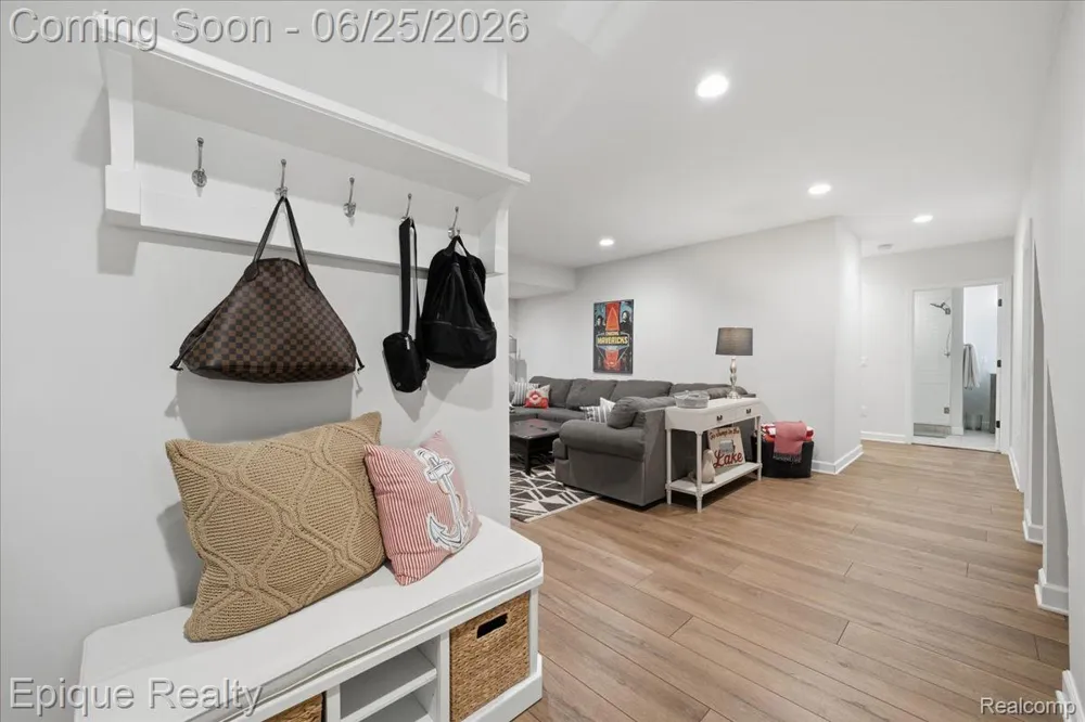 114 Bellevue Avenue Lake Orion Village, MI 48362