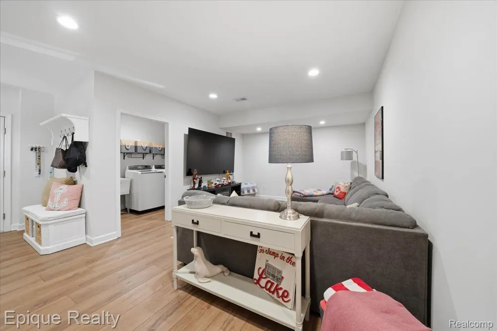 114 Bellevue Avenue Lake Orion Village, MI 48362