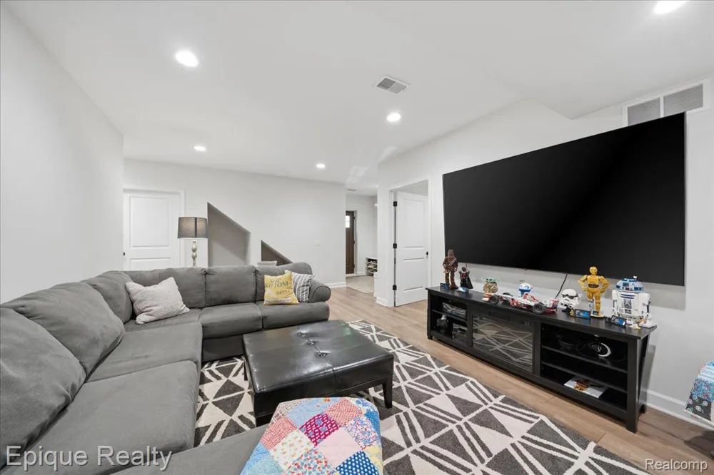 114 Bellevue Avenue Lake Orion Village, MI 48362