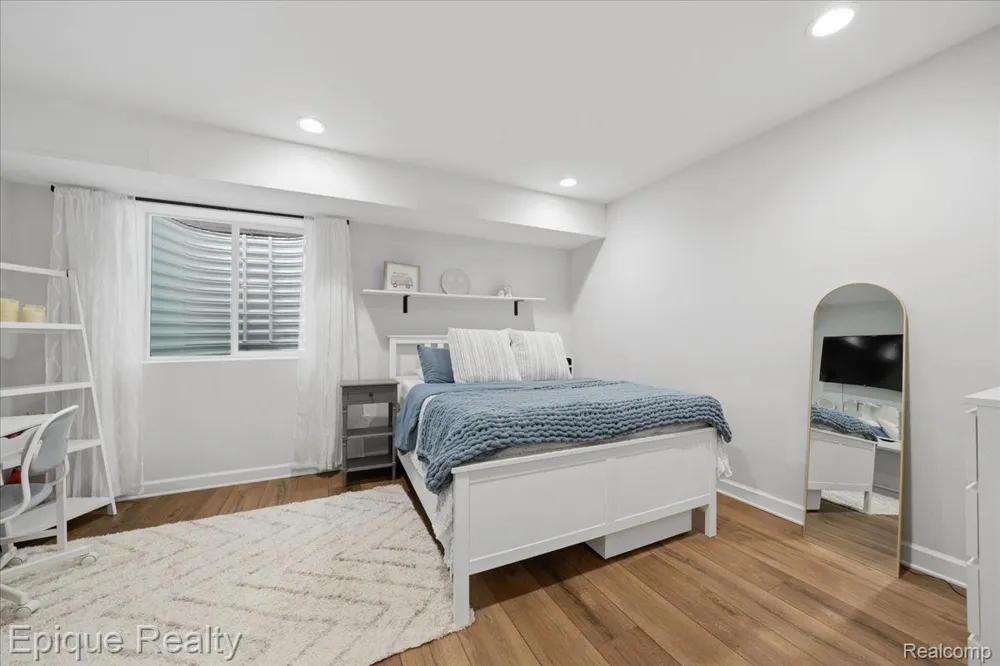 114 Bellevue Avenue Lake Orion Village, MI 48362