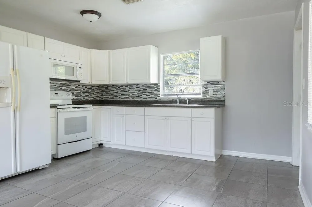630 E INDIANA AVENUE Deland, FL 32724
