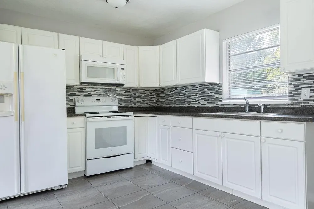 630 E INDIANA AVENUE Deland, FL 32724