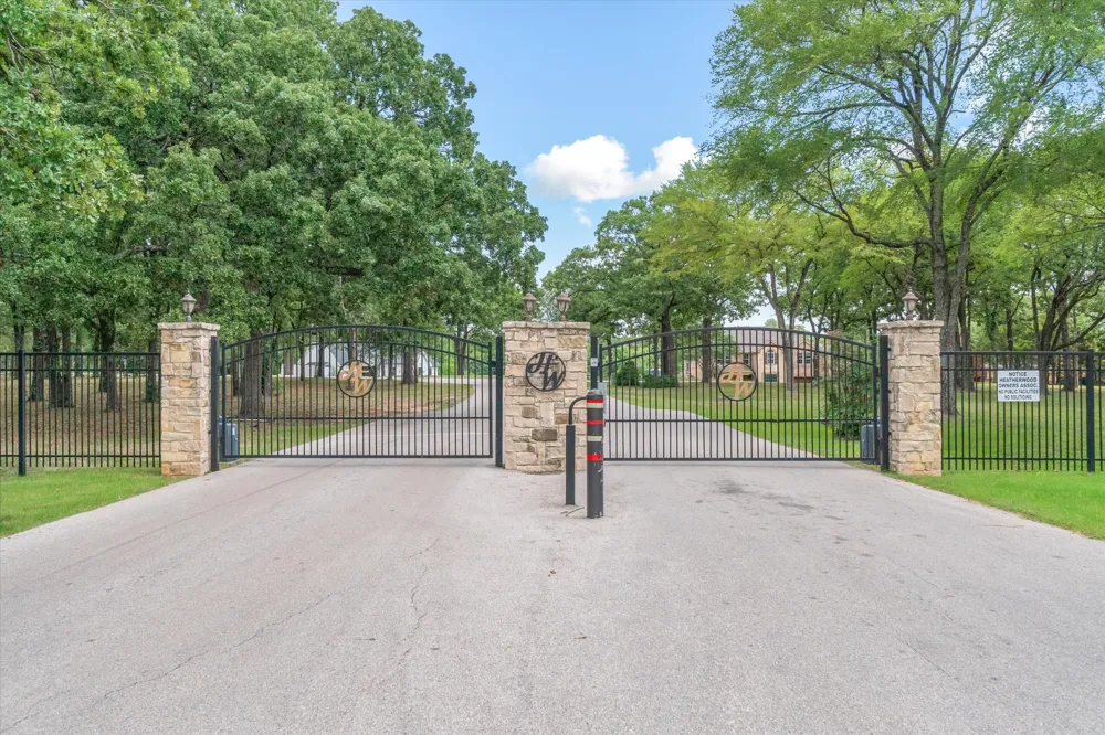 5271 Bayshore Drive Athens, TX 75752