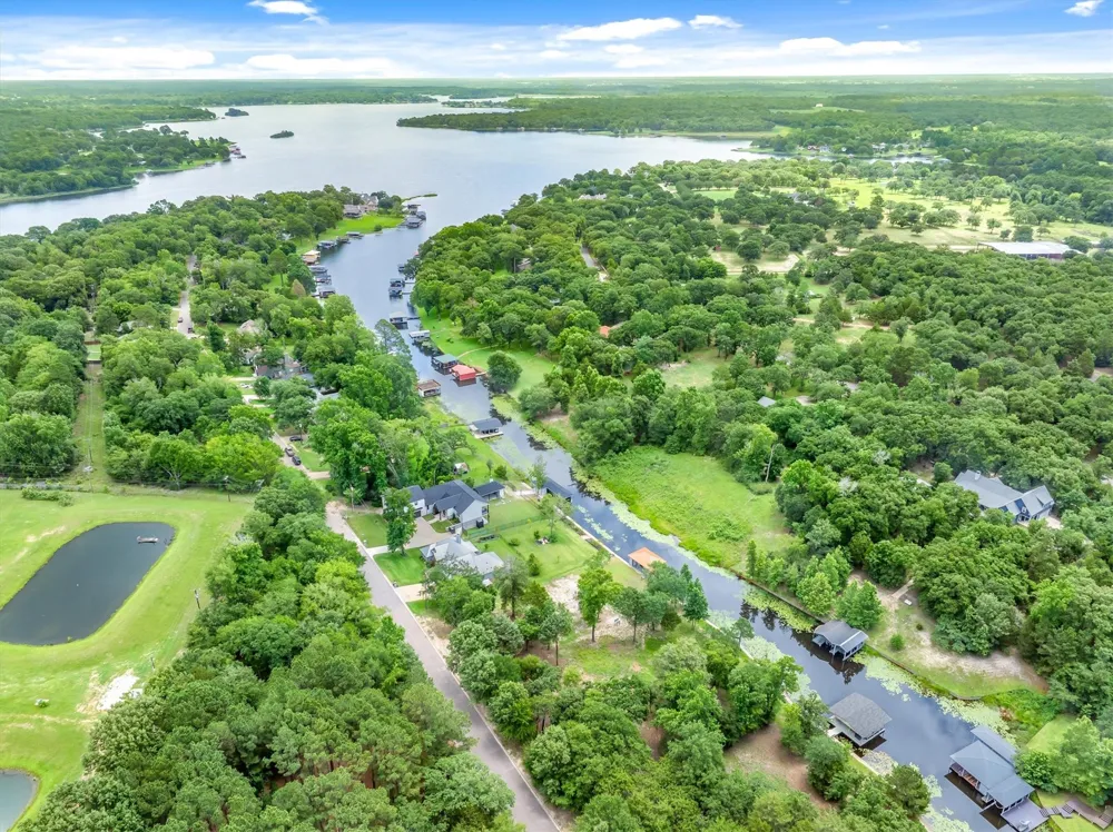 5271 Bayshore Drive Athens, TX 75752