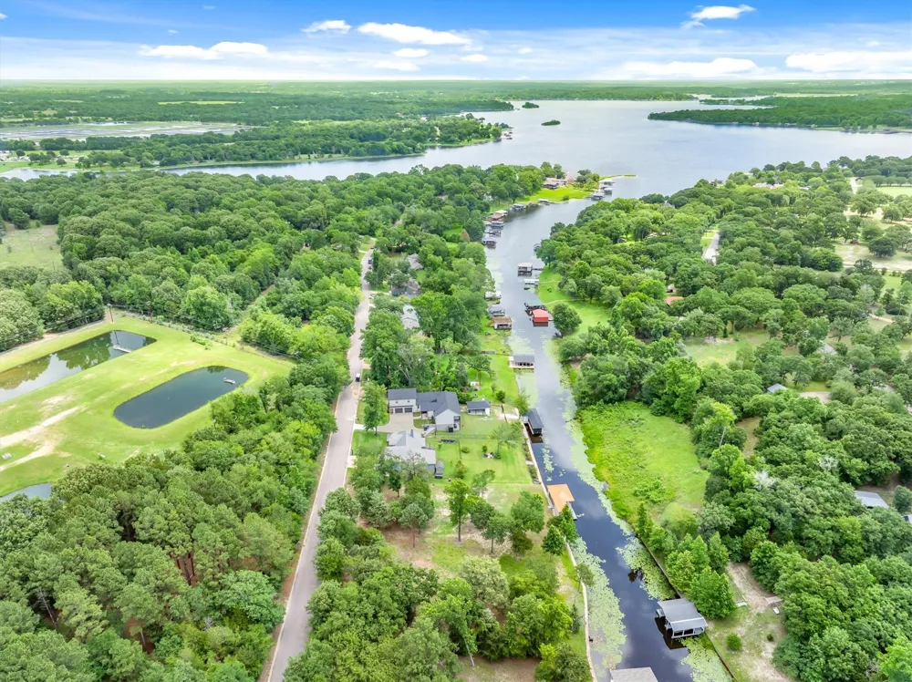 5271 Bayshore Drive Athens, TX 75752