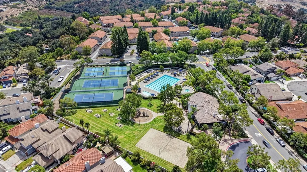 28811 Vista Aliso Lake Forest, CA 92679