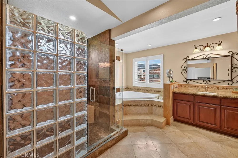28811 Vista Aliso Lake Forest, CA 92679