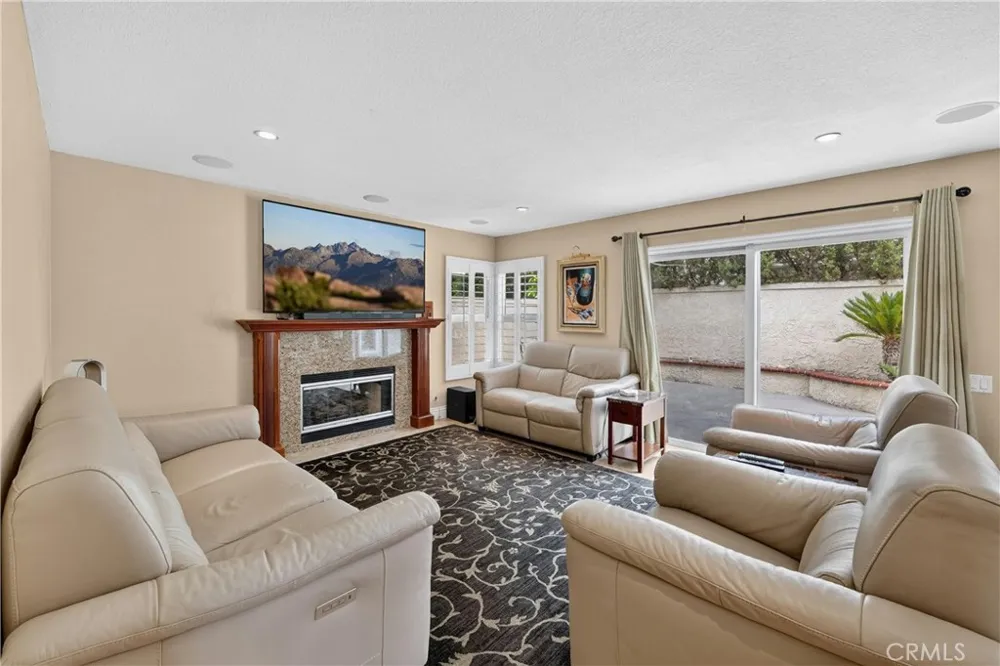 28811 Vista Aliso Lake Forest, CA 92679