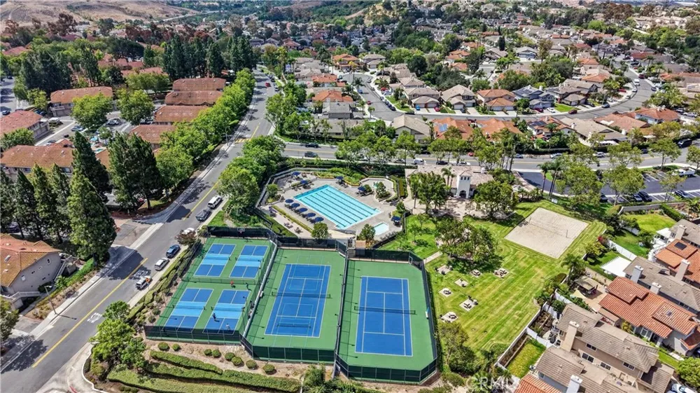 28811 Vista Aliso Lake Forest, CA 92679