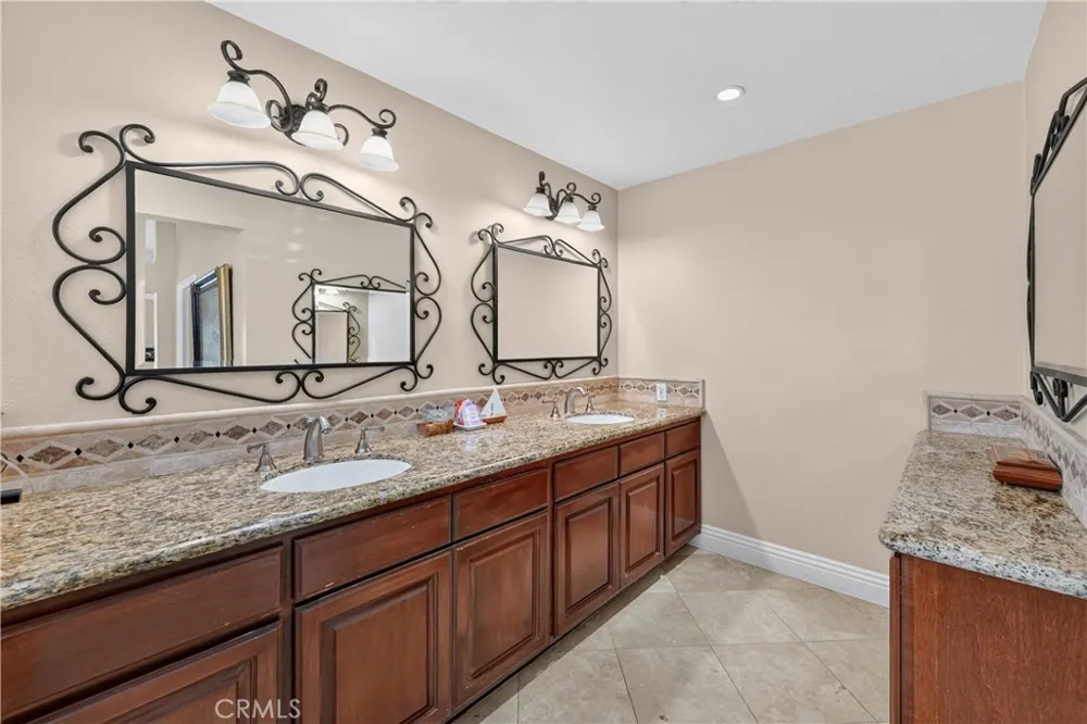 28811 Vista Aliso Lake Forest, CA 92679