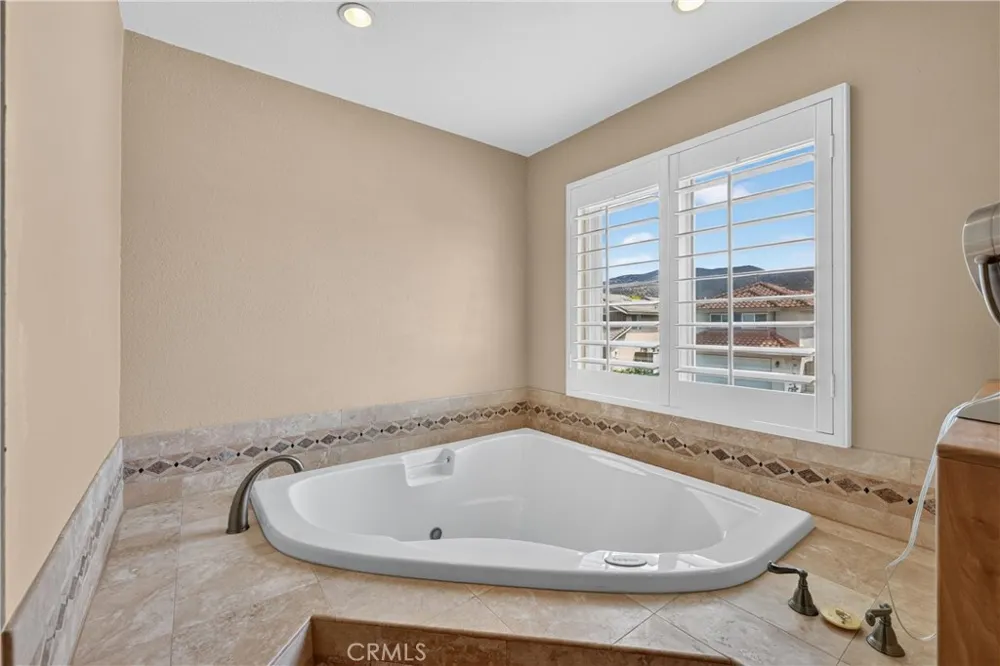 28811 Vista Aliso Lake Forest, CA 92679