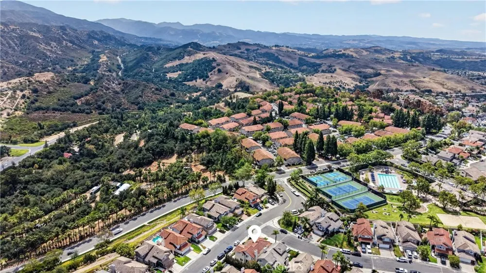 28811 Vista Aliso Lake Forest, CA 92679