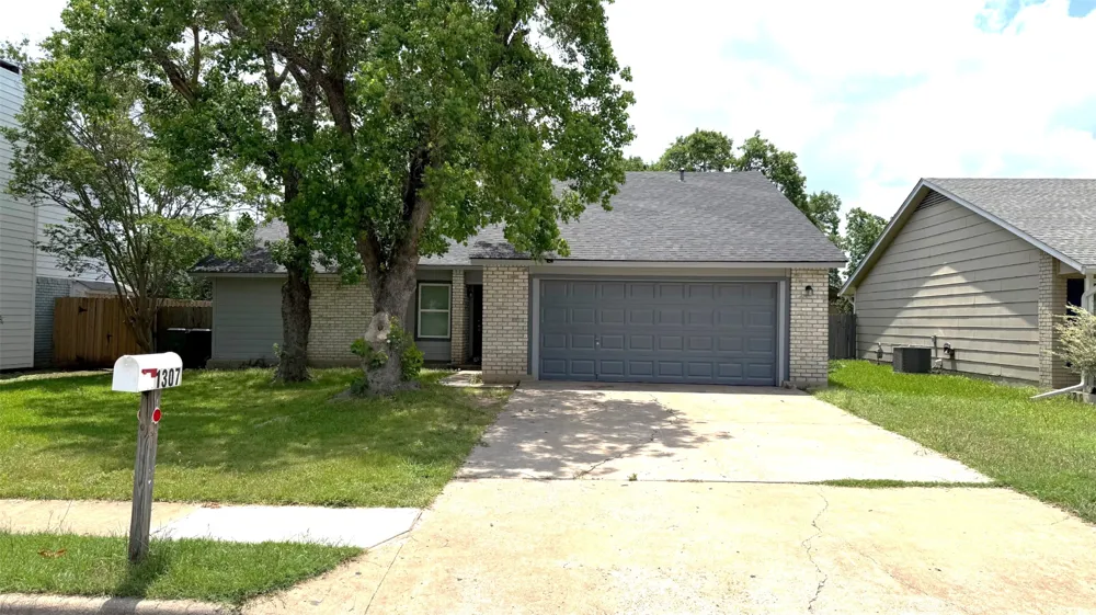 1307 Wroxton Way Round Rock, TX 78664