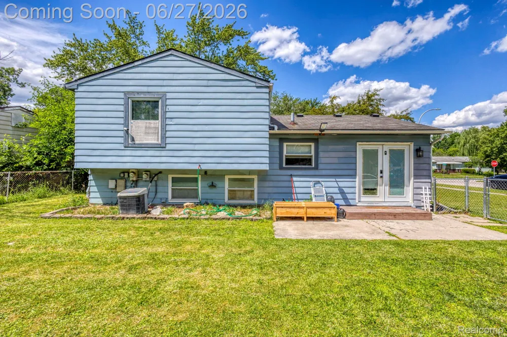 15212 Orchard Court Romulus City, MI 48174
