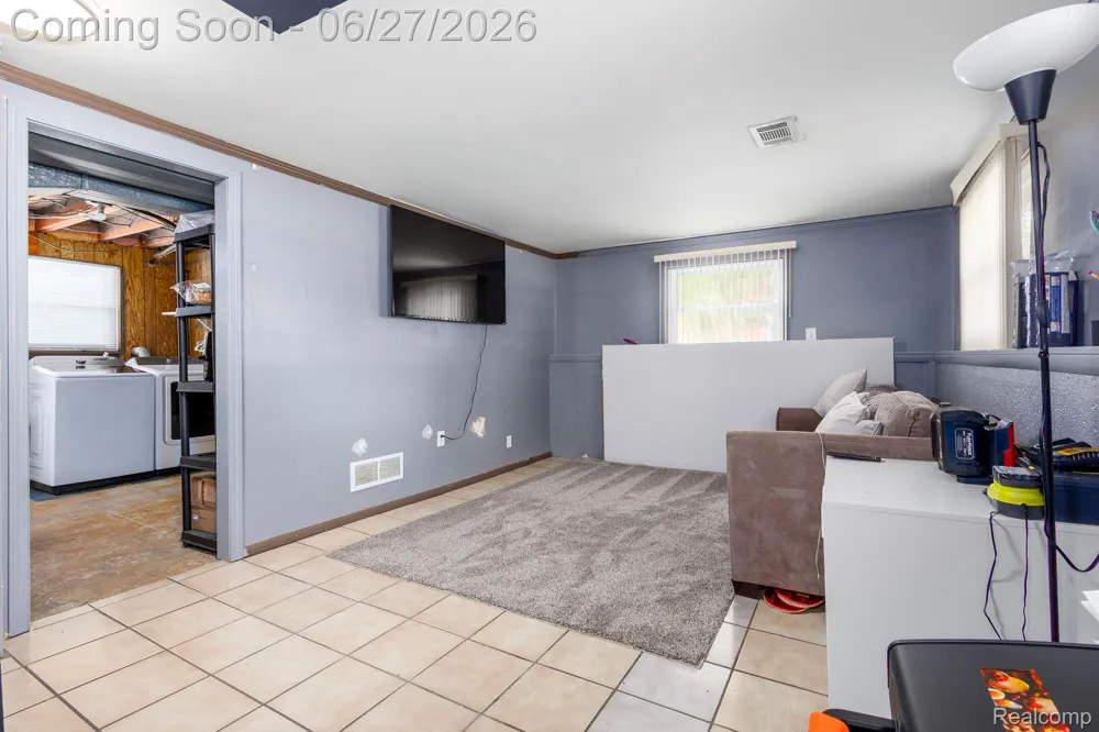 15212 Orchard Court Romulus City, MI 48174