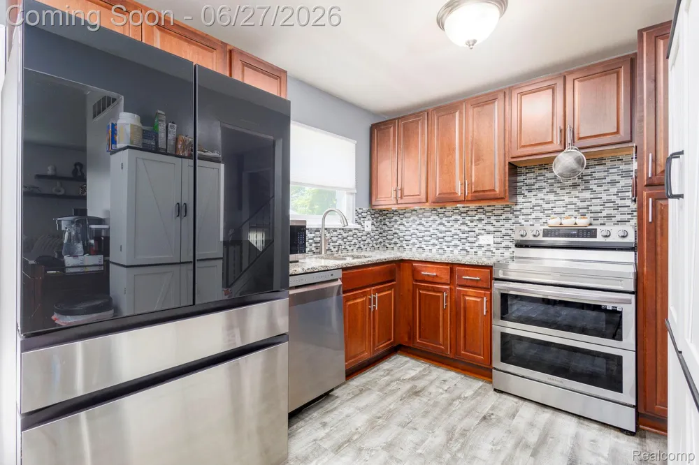 15212 Orchard Court Romulus City, MI 48174
