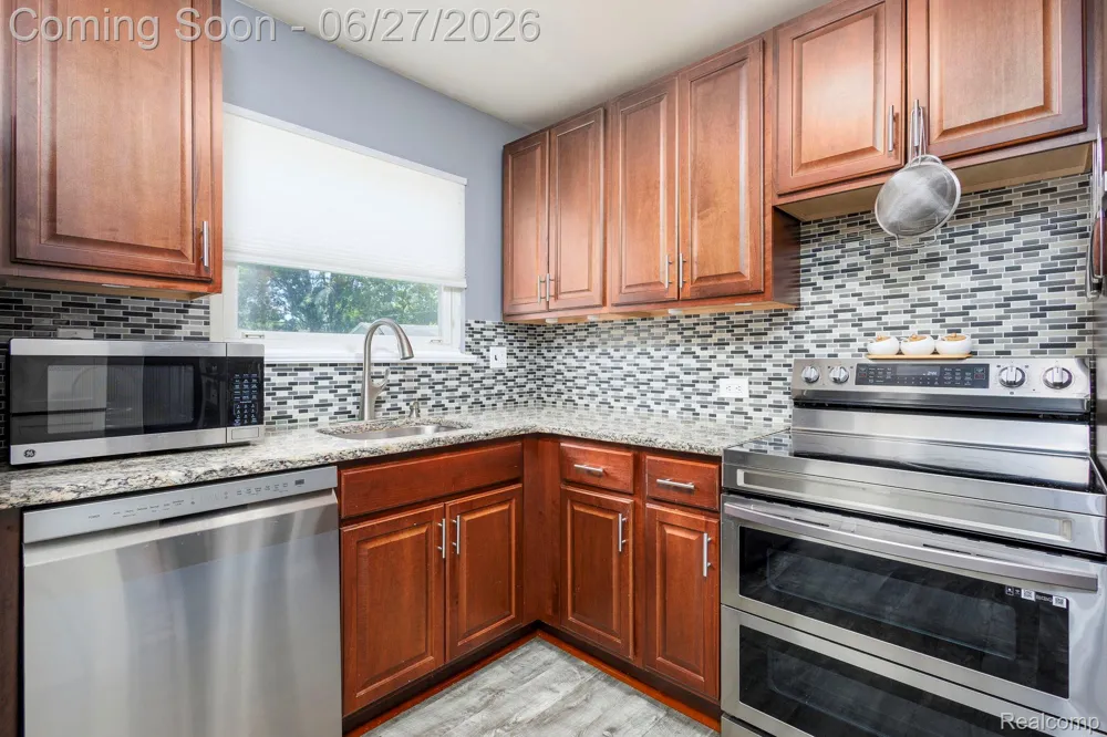15212 Orchard Court Romulus City, MI 48174